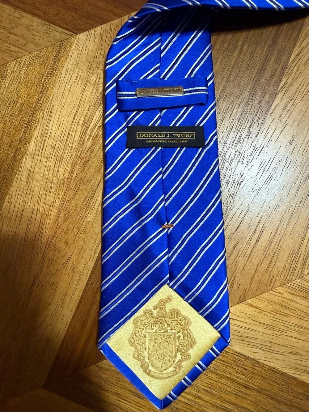 Donald J. Trump Signature Collection Silk Tie Mens Classic Blue Striped Gold Bar
